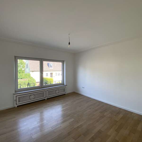 *** frisch renovierte 3-Zimmer-Wohnung - Echtholzparkett - Süd/West Balkon - Naturgarten ***