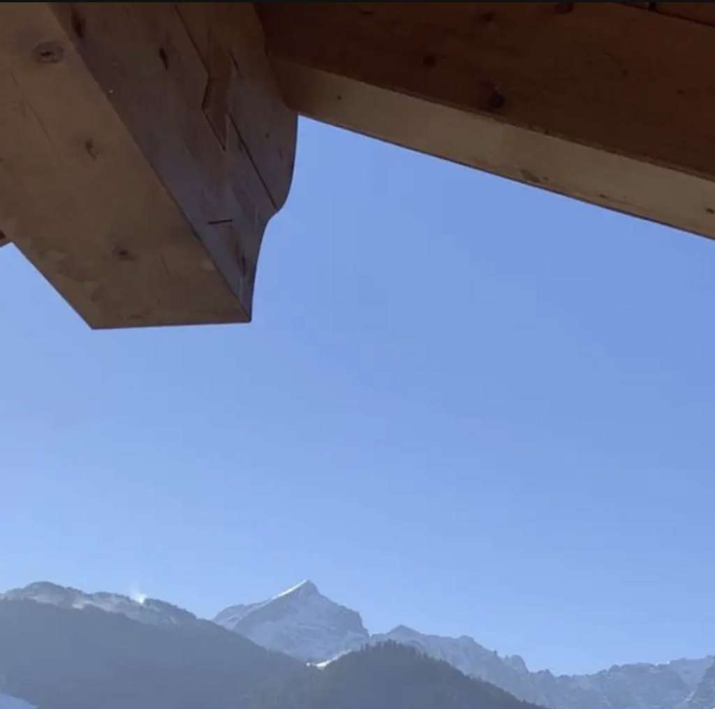 Immobilie in Garmisch-Partenkirchen - Gelgenheit in Garmisch, komplettes DG mit 2 Balkonen - Erbpacht - Gelegenheit ! - Bild 0