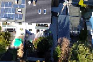Mehr Zuhause geht nicht – großzügiges Wohnen mit Garten, Balkon und großem Dachstudio – Die vollständige Adresse der Immobilie erhältst du vom Anbieter., 90455 Kornburg, Worzeldorf, Nürnberg – Vorschaubild 1
