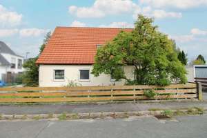 Viel Raum für Lebensträume – gestaltbares Einfamilienhaus mit großem Garten und Garagen in Eckental – Die vollständige Adresse der Immobilie erhältst du vom Anbieter., 90542 Eckental – Vorschaubild 16