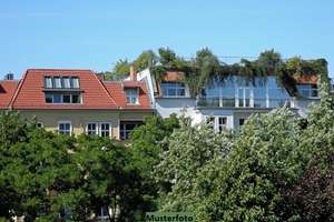 Achtfamilienhaus, Büro-/Lagergebäude und 17 Garagen