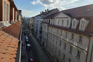Frisch Saniert! Über den Dächern der Neustadt mit 1,5 Zimmern