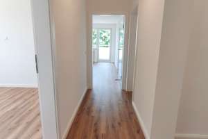 Lichtdurchflutete 2-Zi.-Wohnung (5. OG) mit Loggia & neuer EBK in Köln-Grengel - 2026 modernisiert – Akazienweg 82, 51147 Grengel, Köln – Vorschaubild 11