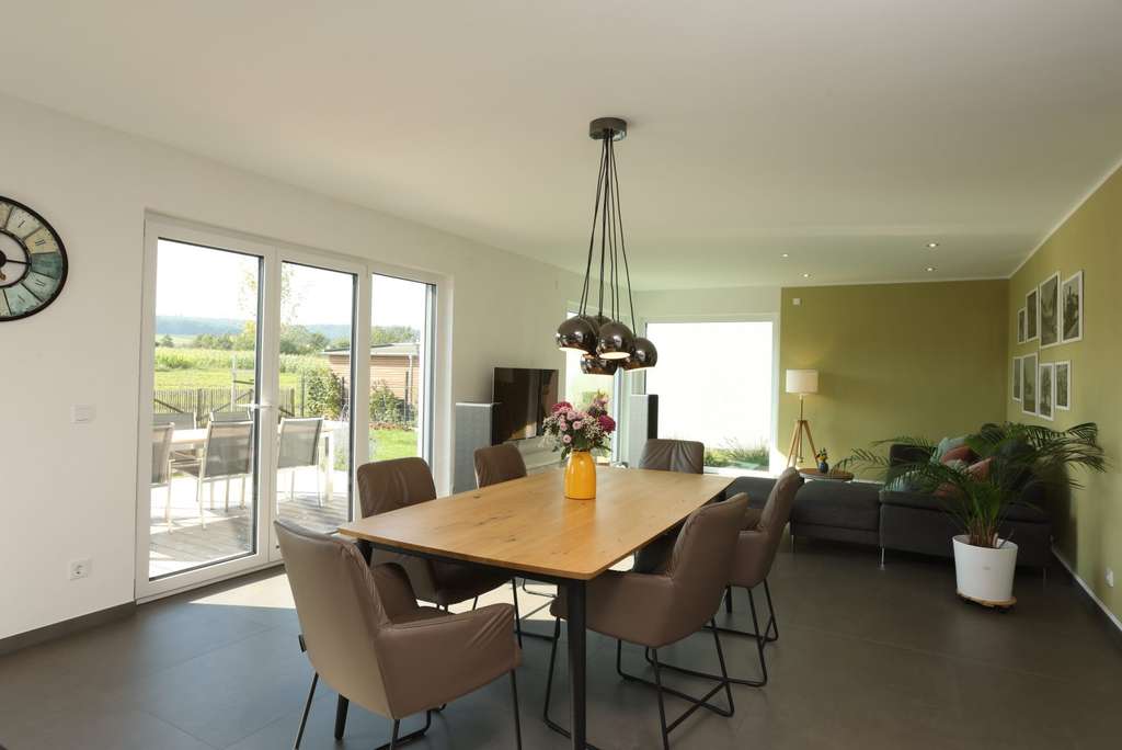 Immobilie in Gössenheim - Das ideale Familiennest: 120 m² Einfamilienhaus - perfekt für schmale Grundstücke. - Bild 2