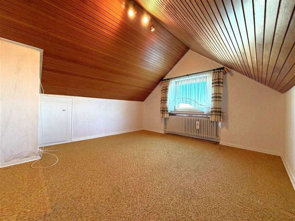 Immobilie in Gehrden - Gehrden Bestlage / großzügiges ZFH + ausgebautes DG mit Außenpool, Doppelgarage !  - Bild 2