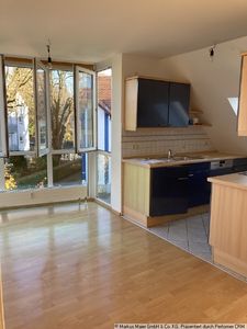 Helle Wohnung mit Erker und Spitzboden - Erbpacht
