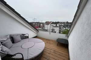 Top geschnittene Maisonette Wohnung mit Skyline-Blick