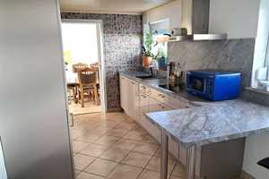 Viel Platz im Familienhaus!  4 Schlafzimmern, 2 Bäder, Ofen, 2 Küchen, Garten, Garage – Biberach (Kreis) – Vorschaubild 6