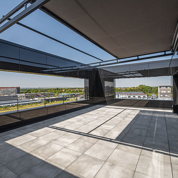 CASS CUBE | Penthouse-Büro mit Dachterrasse an der B2