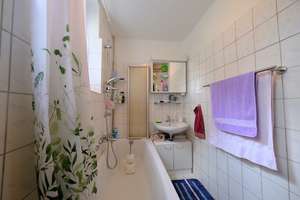 Wohnhaus mit kleinem Garten in beliebter Lage – Die vollständige Adresse der Immobilie erhältst du vom Anbieter., 42657 Burg/Höhscheid, Solingen – Vorschaubild 8