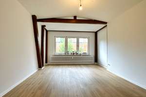 4 - Zimmer -  Dachgeschosswohnung mit Terrasse in Spandau! – Kurstraße 4, 13585 Spandau (Ortsteil), Berlin – Vorschaubild 1