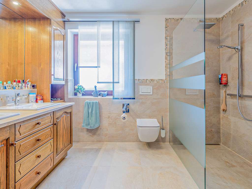 Immobilie in Greifenberg - LANDHAUS MIT HOCHWERTIGER SOLARTECHNIK, POOL UND BLICK INS GRÜNE - Bild 2