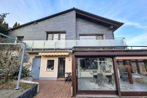 Zweifamilienhaus mit Balkon, Wintergarten und großem Garten
in Wuppertal-Ronsdorf – Die vollständige Adresse der Immobilie erhältst du vom Anbieter., 42369 Ronsdorf, Wuppertal – Vorschaubild 3