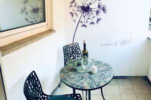 Renoviertes, vollmöbliertes Apartment mit Loggia & EBK im Heusteigviertel - Tandem Garage optional – Immenhoferstr 1, 70180 Lehen, Stuttgart – Vorschaubild 1