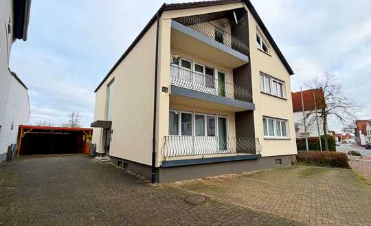 Drei-Familienhaus mit Doppelgarage, Carports und Garten - zur sofortigen Nutzung