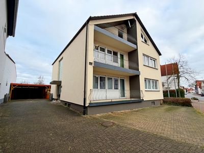 Drei-Familienhaus mit Doppelgarage, Carports und Garten - zur sofortigen Nutzung
