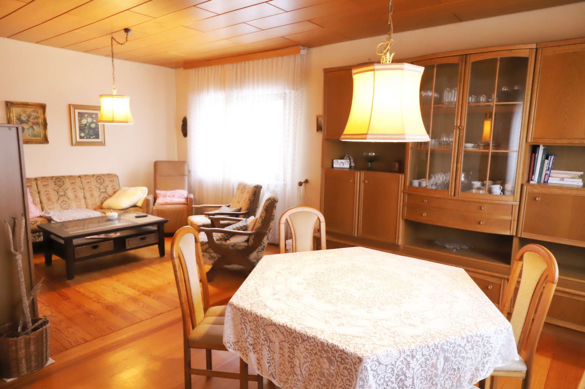 Immobilie in Sandhausen - Einfamilienhaus in Sandhausen mit großem Grundstück, Garage & Nebengebäude - Bild 1