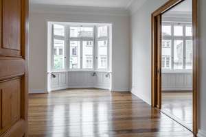 5 Zimmer -Altbauwohnung / Friedrichstraße/im 3. OG eines sehr gepflegten Wohn- und Geschäftshauses. – Die vollständige Adresse der Immobilie erhältst du vom Anbieter., 65185 Mitte, Wiesbaden – Vorschaubild 3