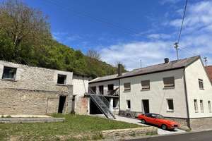 Altbautraum auf einer Ebene mit Sonnendachterrasse und eigenen Hühnern