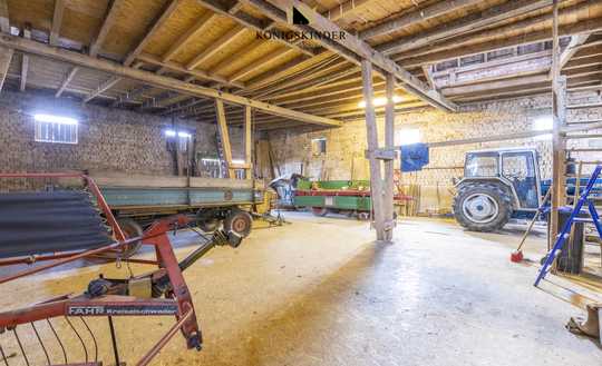 Jede Menge Ausbaureserve! Bauernhaus mit riesiger Scheune, schönem Garten, Gewölbekeller uvw...