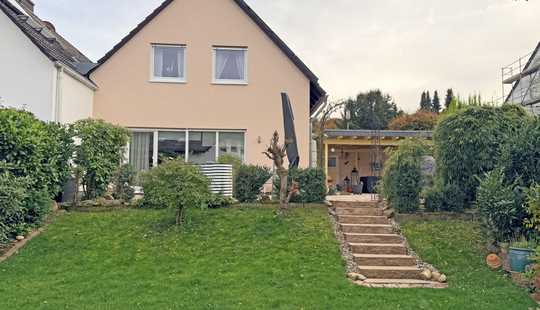 Bild von RESERVIERT!!!!!!!    FEINES EINFAMILIENHAUS DHH- kleines Einliegerappartement möglich! Doppelgarage;