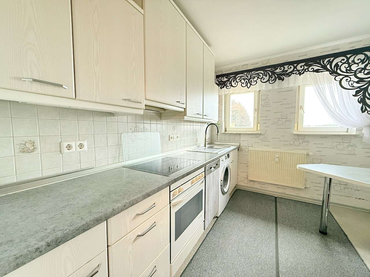 Immobilie in Wangen im Allgäu - Neuer Preis! Charmante 3-Zimmer-Wohnung mit Balkon, Gartenhäuschen und Einzelgarage - Bild 2