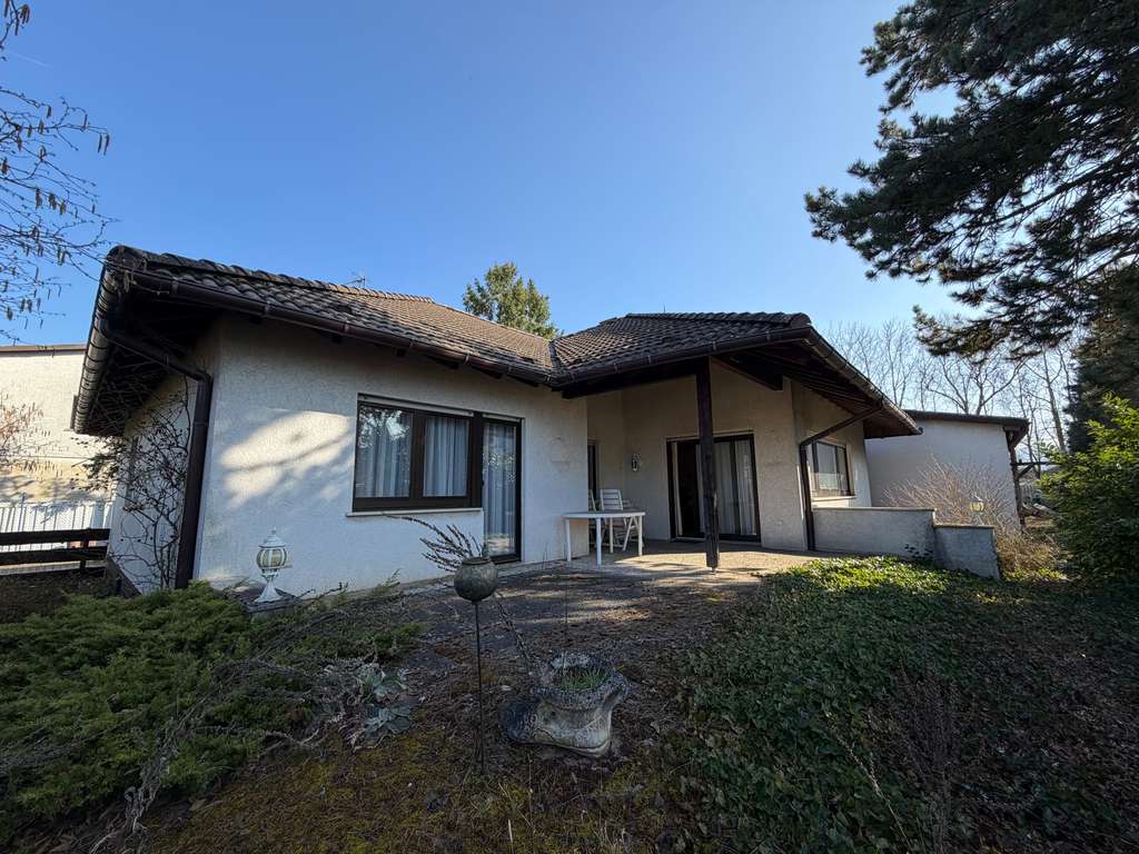 Immobilie in Bickenbach - Wohnen und Arbeiten in Bickenbach - Bungalow mit Gewerbehalle - Bild 1