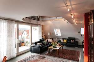 Wohnen über zwei Ebenen: Galerie, Südbalkon, 4 Zimmer | 2 Bäder | 2 Stellplätze | Energieeffizienz C – Die vollständige Adresse der Immobilie erhältst du vom Anbieter., 75397 Simmozheim – Vorschaubild 4