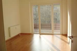 Helle Wohnung mit Balkon und Blick ins Grüne inmitten der Landeshauptstadt