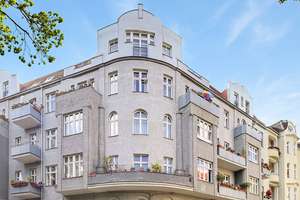 Altbaucharme am Bosepark – Stilvolle 3-Zimmer-Wohnung mit Balkon ins Grüne