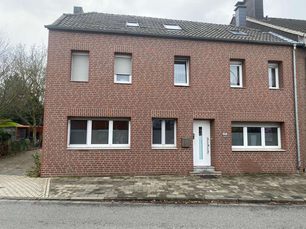 Immobilie in Wegberg - Außergewöhnliches Dreifamilienhaus in zentraler Lage in Wegberg - Bild 0