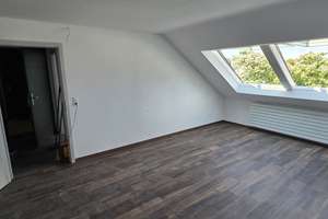 Lichtdurchflutetes Wohnerlebnis: Frisch renovierte 3-Zimmer-DG-Wohnung in Karlsruhe-Neureut – Pralistraße 21, 76149 Neureut, Karlsruhe – Vorschaubild 15