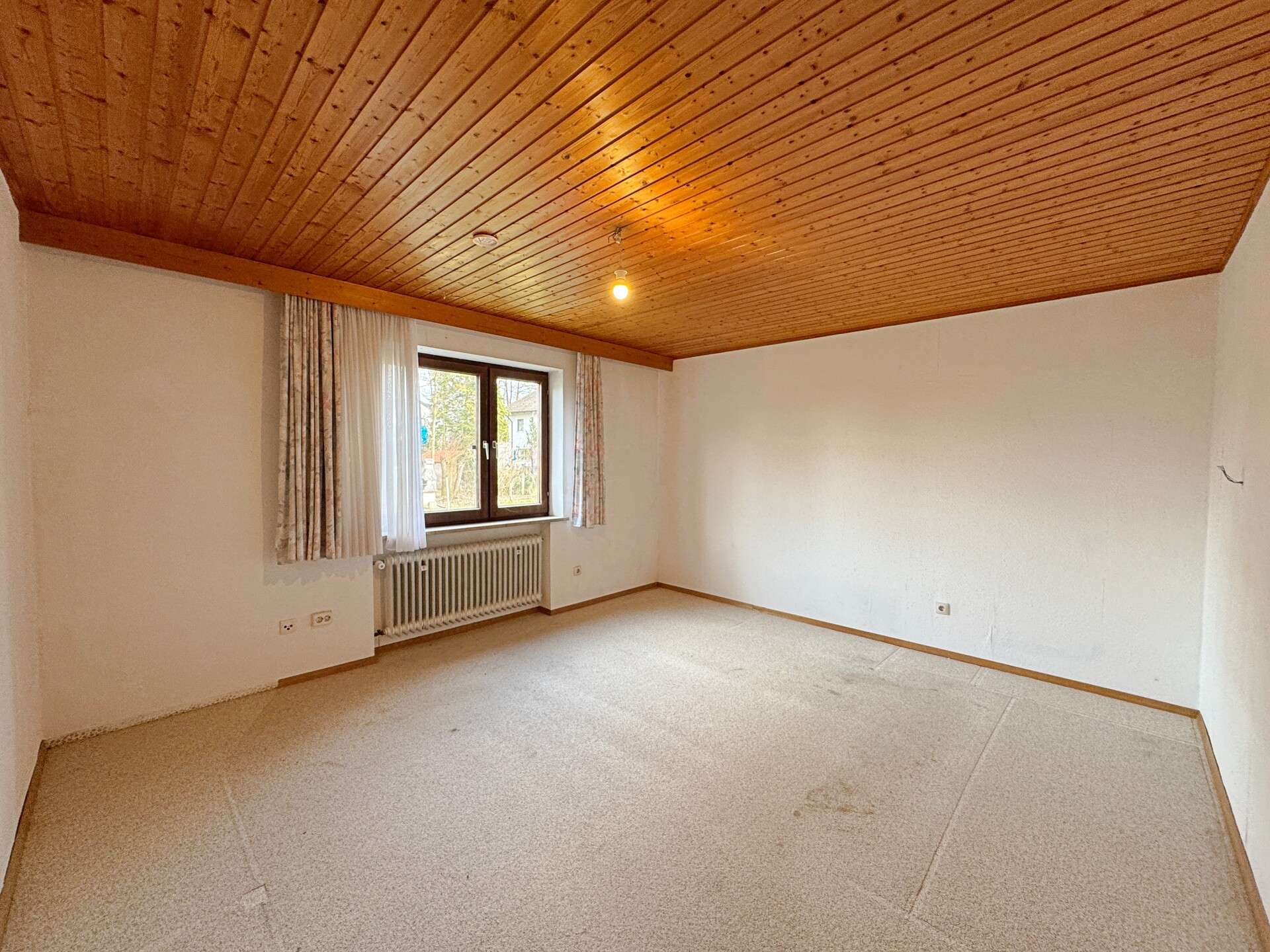 Immobilie in Emmerting - Riesiges Dreifamilienhaus - Perfekt für die ganze Familie, oder als Kapitalanlage - Bild 2