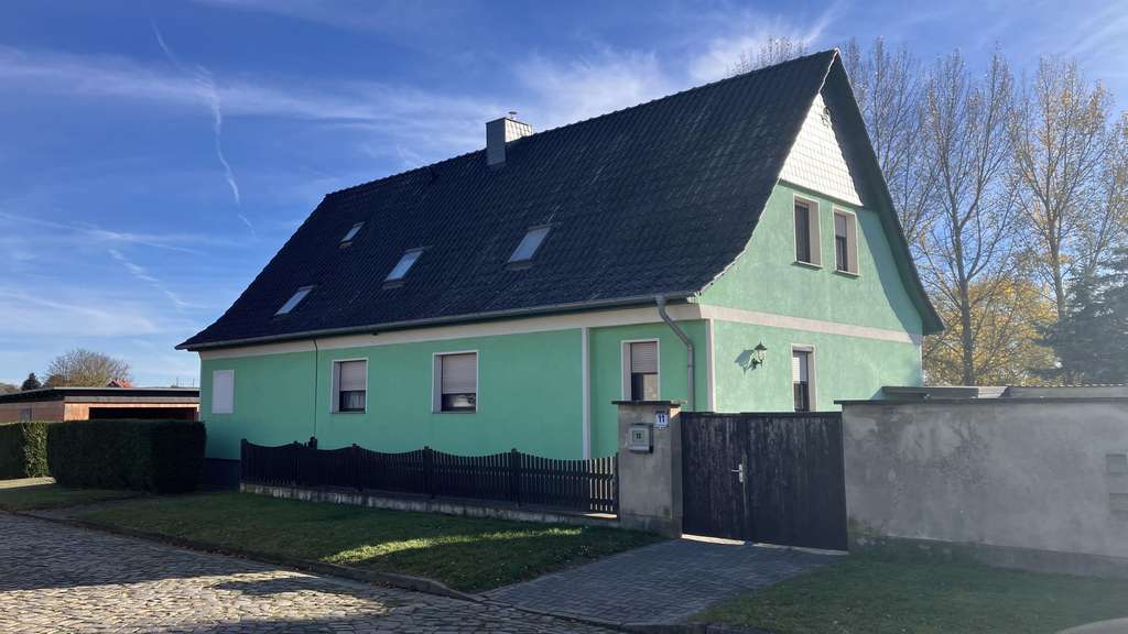 Immobilie in Ummendorf - Zweifamilienhaus auf großem Grundstück! - Bild 1