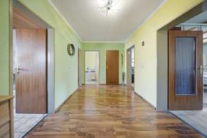 Leben im Herzen Göggingens: 4ZKB-Wohnung in Top-Lage | inkl. Stellpl. | Süd-Terrasse | WG geeignet – Die vollständige Adresse der Immobilie erhältst du vom Anbieter., 86199 Göggingen-Süd, Augsburg – Vorschaubild 2