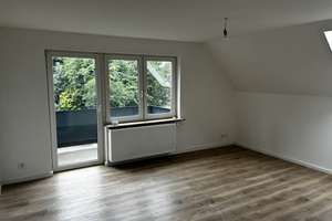 Frisch renovierte 3-Zimmer-Wohnung mit Balkon, Einbauküche & Stellplatz