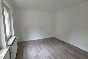 Frisch sanierte zwei Zimmer Wohung mit modernem Badezimmer ! – Alsenstraße 15, 42103 Elberfeld, Wuppertal – Vorschaubild 3