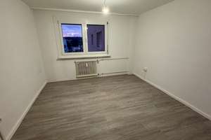 Preisgünstige und großzügige 4,5-Zimmer-Wohnung – Wallensteinstr. 37, 70437 Freiberg, Stuttgart – Vorschaubild 3
