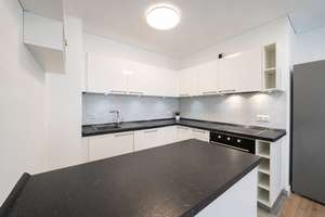 Frisch sanierte 2-RW im DG* neue EBK* Süd-Balkon* moderne Möblierung* Bad mit Wanne* AK* PKW-SP* – Am Weißiger Bach 30b, 1328 Weißig, Dresden – Vorschaubild 4
