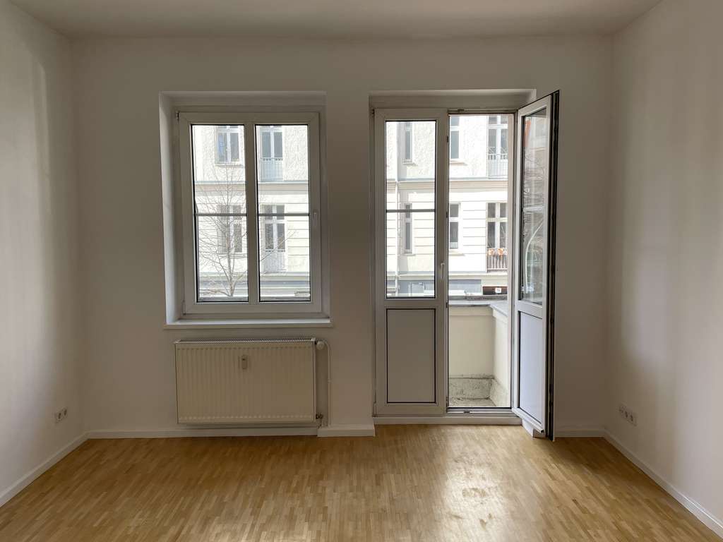 Schöne 2- Zimmerwohnung mit viel Potential direkt am Boxi ! Provisionsfrei !