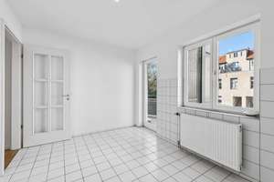 Bezugsfreie und renovierte Wohnung mit Balkon – unkompliziert zur 3-Zimmer-Wohnung umbaubar – Die vollständige Adresse der Immobilie erhältst du vom Anbieter., 13597 Spandau (Ortsteil), Berlin – Vorschaubild 5