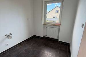 Großzügige helle 4-Zimmer-Wohnung – Die vollständige Adresse der Immobilie erhältst du vom Anbieter., 91325 Adelsdorf – Vorschaubild 3