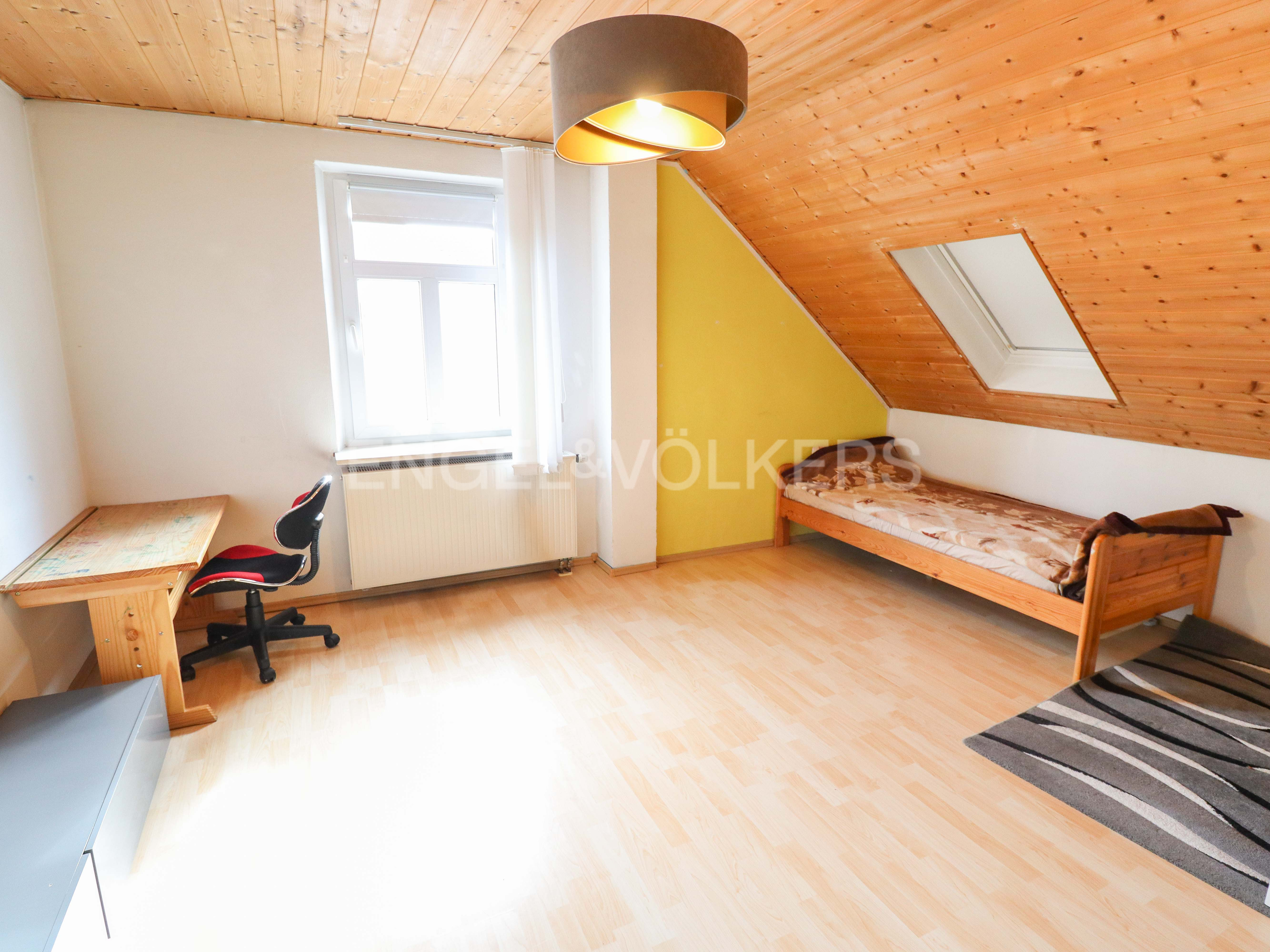 Immobilie in Marktoberdorf - Zentrales Mehrfamilienhaus - gepflegt, voll vermietet und familienfreundlich - Bild 2