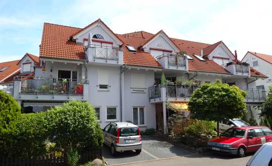 Provisionsfreie, modernisierte 2,5-Zimmer-Wohnung mit guter Ausstattung, Balkon und EBK  und TG