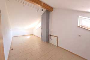 Attraktives Einfamilienhaus mit Kachelofen, Einbauküche, Carport und pflegeleicht gestalteten Garten – Main-Spessart (Kreis) – Vorschaubild 19