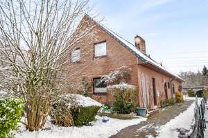 Großzügige Doppelhaushälfte mit Garage, Carport und großem Garten in Bremen-Rönnebeck