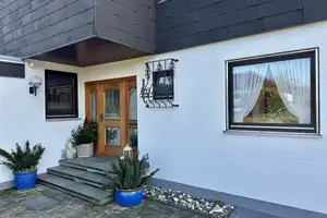 Ihr neues Zuhause: Charmantes Einfamilienhaus mit Traumgarten! – Alb-Donau-Kreis – Vorschaubild 3