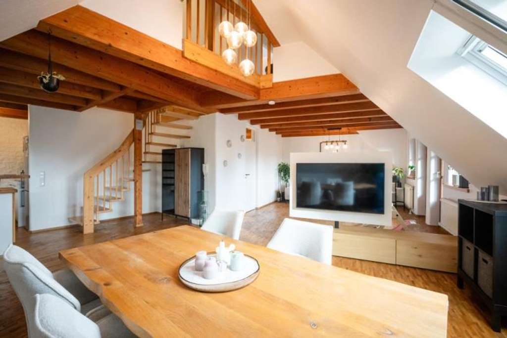 Immobilie in Mittelbiberach - Auch Sie suchen das Besondere? Maisonette mit Sichtgebälk, "Haus-im-Haus-Stil"! - Bild 0