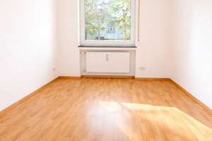 Schön renovierte 4-Zi-Whg mit Balkon im begehrten Aukammgebiet von Wi – parkähnliches Grundstück – Von-Bergmann-Straße 4, 65191 Bierstadt, Wiesbaden – Vorschaubild 5