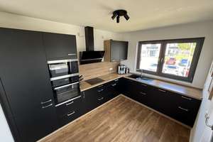 Moderne 3-Zimmer-Wohnung mit Balkon und Stellplatz